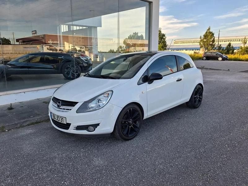 Branco Usado 2010 Opel Corsa Edition Citadino | € 4.750 (Preço justo) - Imagem 1/4