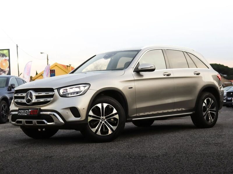 Cinza Usado 2021 Mercedes GLC300 SUV | € 39.900 - Imagem 1/4