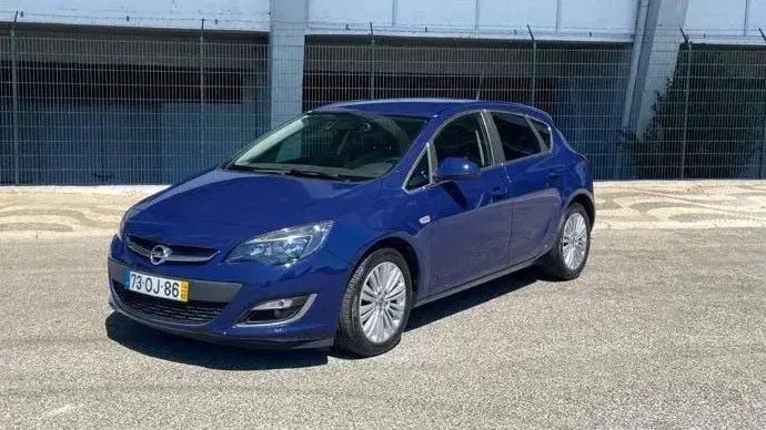Usado Opel Astra Cosmo 140 HP (102 kW) 2014 Outra (metalizado) Carrinha