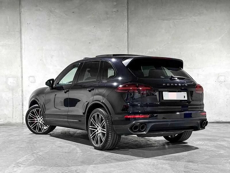 Usado Porsche Cayenne S E-Hybrid 416 HP (305 kW) 2015 Preto SUV