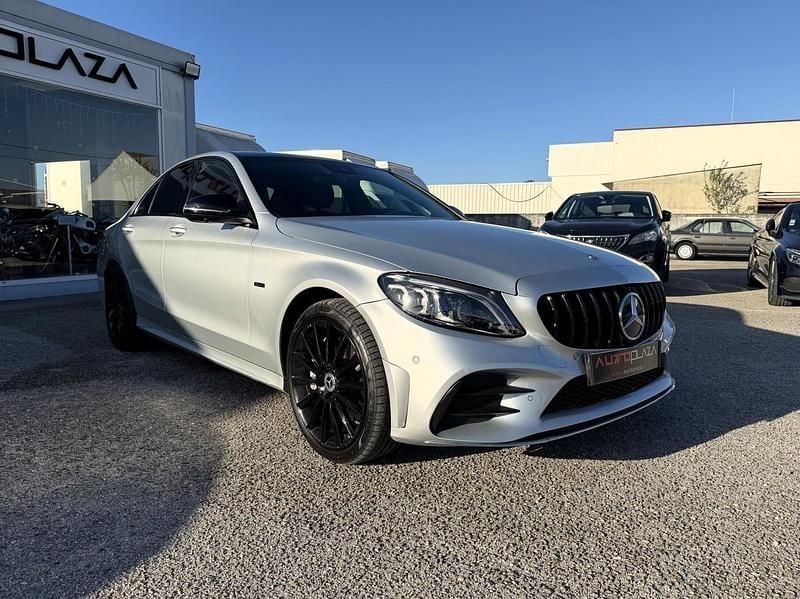 Usado Mercedes C300 306 HP (225 kW) 2021 Cinza Sedan