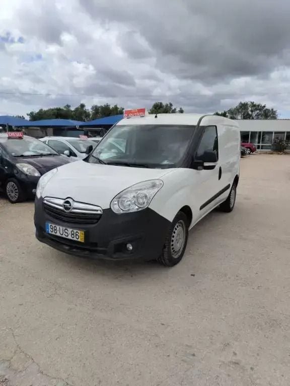 Branco Usado 2018 Opel Combo Monovolume | € 11.980 (Bom preço) - Imagem 1/4