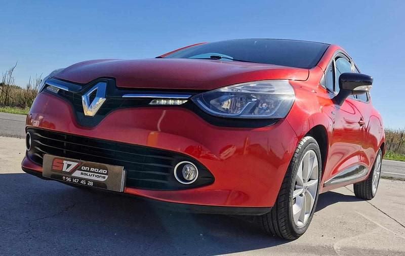 Vermelho Usado 2016 Renault Clio IV LIMITED Citadino | € 8.900 (Bom preço) - Imagem 1/4