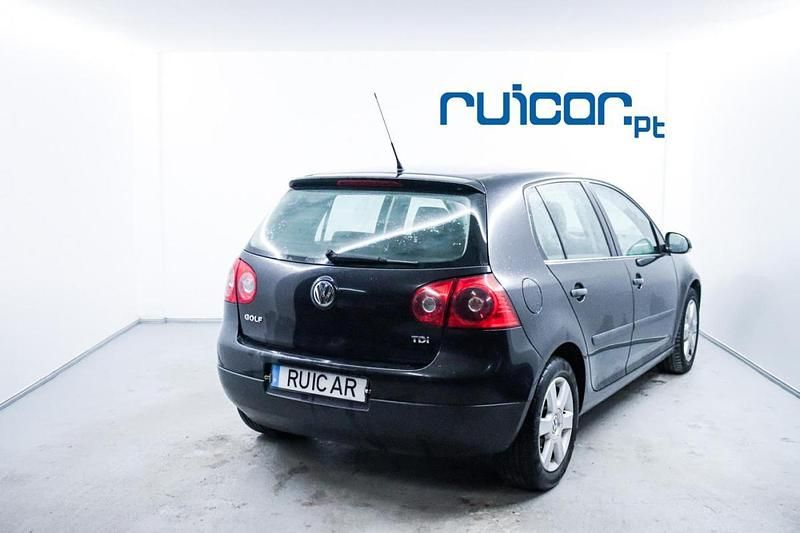 Usado VW Golf V 105 HP (77 kW) 2007 Preto