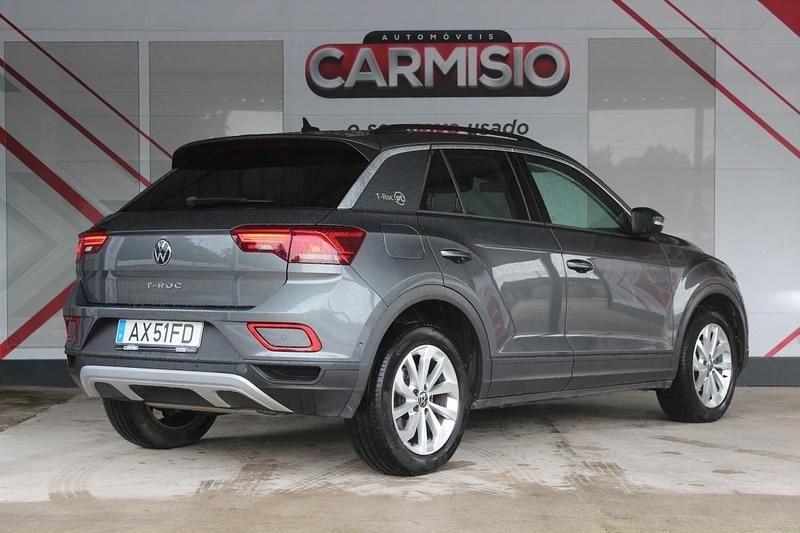 Usado VW T-Roc 110 HP (80 kW) 2023 Cinza SUV
