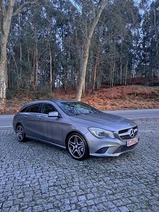 Usado Mercedes CLA180 Shooting Brake Urban 110 HP (80 kW) 2016 Carrinha