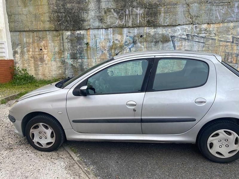 Usado 2002 Peugeot 206 Sedan | € 2.200 (Preço justo) - Imagem 1/4