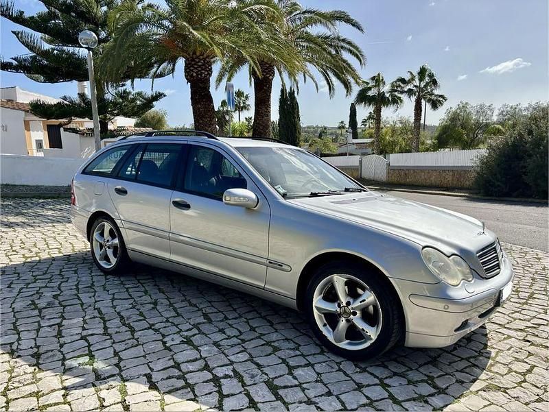 Usado Mercedes C220 143 HP (105 kW) 2003 Sedan