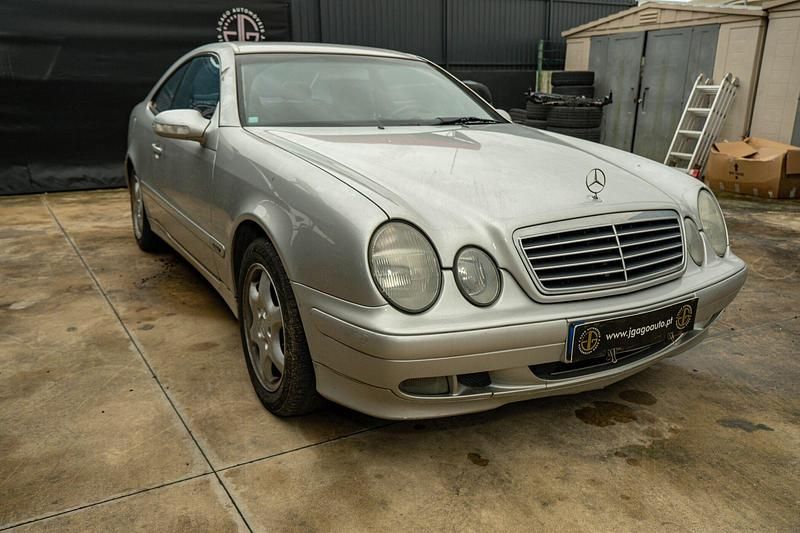 Usado Mercedes CLK230 Avantgarde 193 HP (141 kW) 2000 Cinza Cabrios