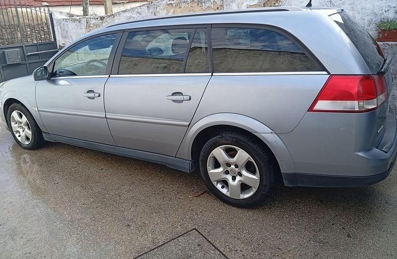 Cinzento Usado 2005 Opel Vectra Carrinha | € 3.800 (Caro) - Imagem 1/4