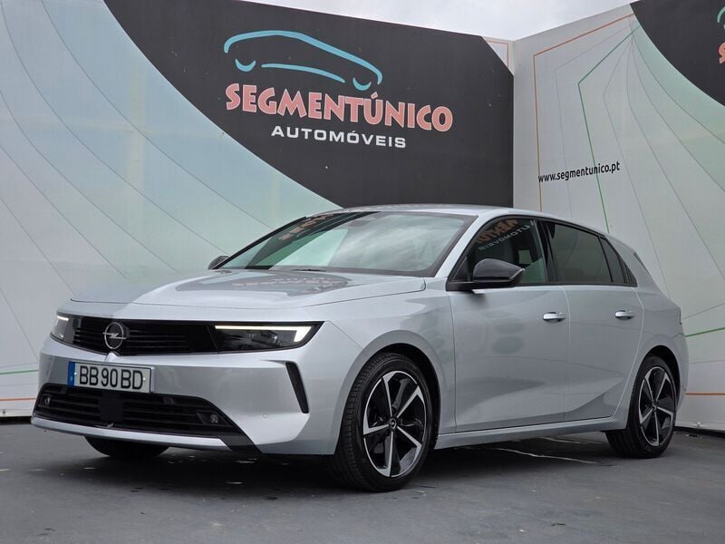 Cinza Usado 2023 Opel Astra Elegance | € 21.390 (Preço justo) - Imagem 1/4