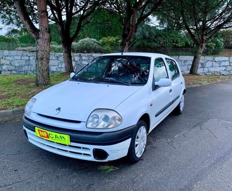Branco Usado 2000 Renault Clio II Initiale | € 1.400 (Preço justo) - Imagem 1/4