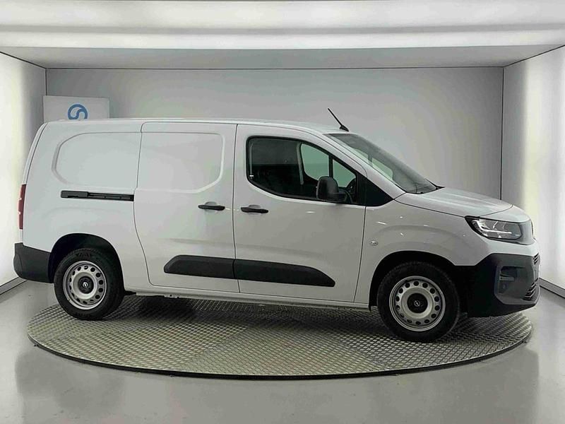 Branco Usado 2025 Opel Combo Monovolume | € 22.990 (Caro) - Imagem 1/4