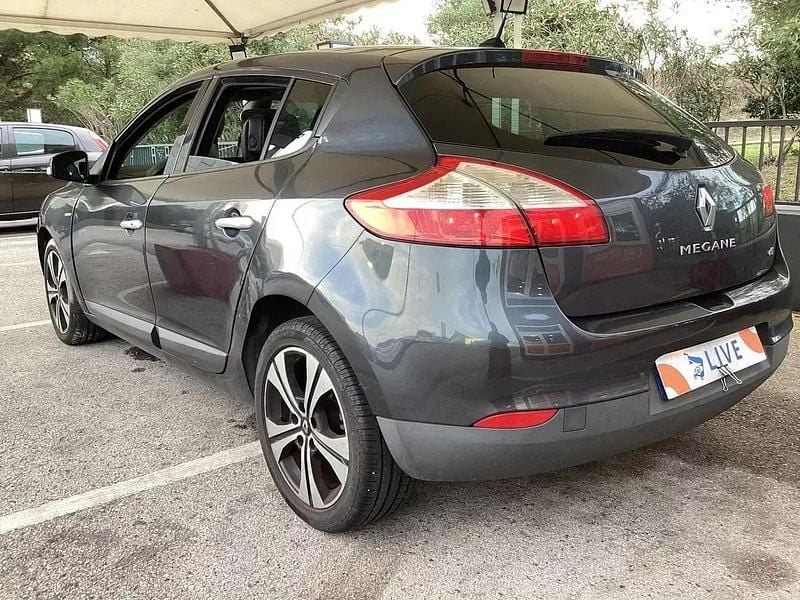 Usado Renault Mégane Coupé Bose Edition 110 HP (80 kW) 2011 Preto Coupé