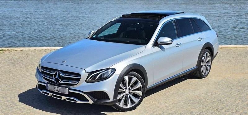 Cinzento Usado 2017 Mercedes E220 Carrinha | € 31.500 (Caro) - Imagem 1/4