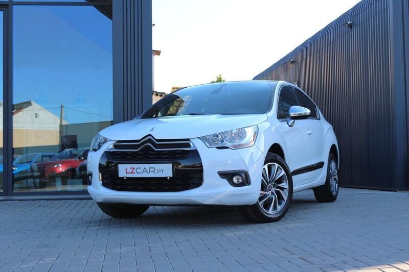 Branco Usado 2015 Citroën DS4 Chic Citadino | € 14.950 - Imagem 1/4
