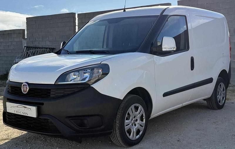 Branco Usado 2020 Fiat Doblò Monovolume | € 9.500 (Super Preço) - Imagem 1/4