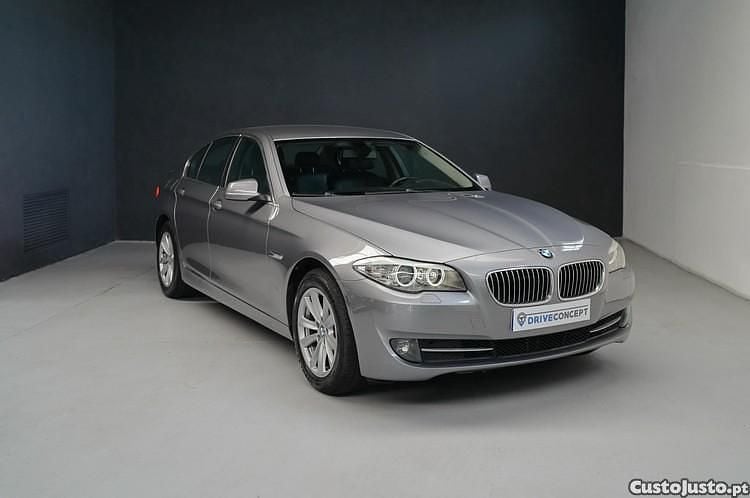 Cinza Usado 2013 BMW 520 Efficient Dynamics Sedan | € 12.990 (Super Preço) - Imagem 1/1