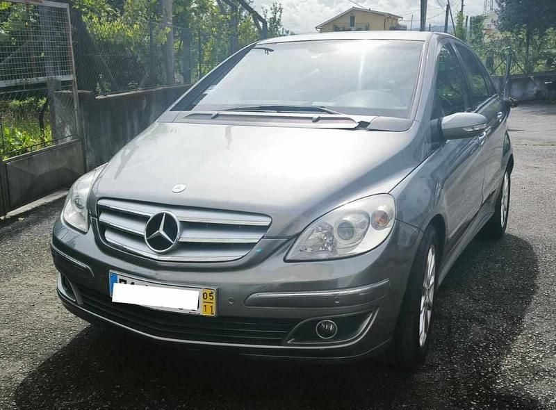 Usado Mercedes B200 140 HP (102 kW) 2006 Cinzento Monovolume