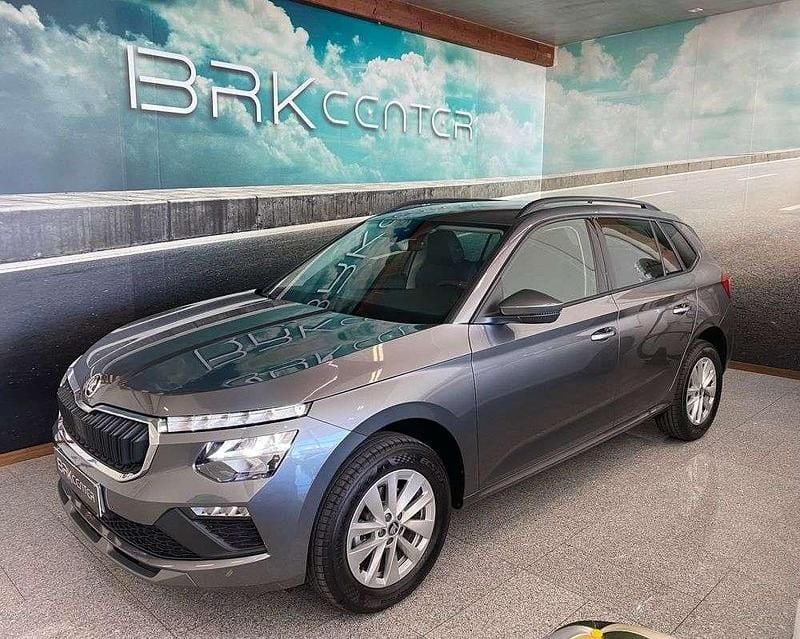 Cinzento Novo 2025 Skoda Kamiq SUV | € 25.500 - Imagem 1/4