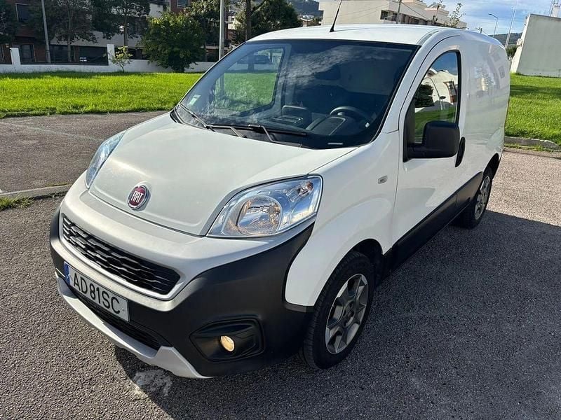 Branco Usado 2020 Fiat Fiorino Monovolume | € 11.931 (Preço justo) - Imagem 1/4