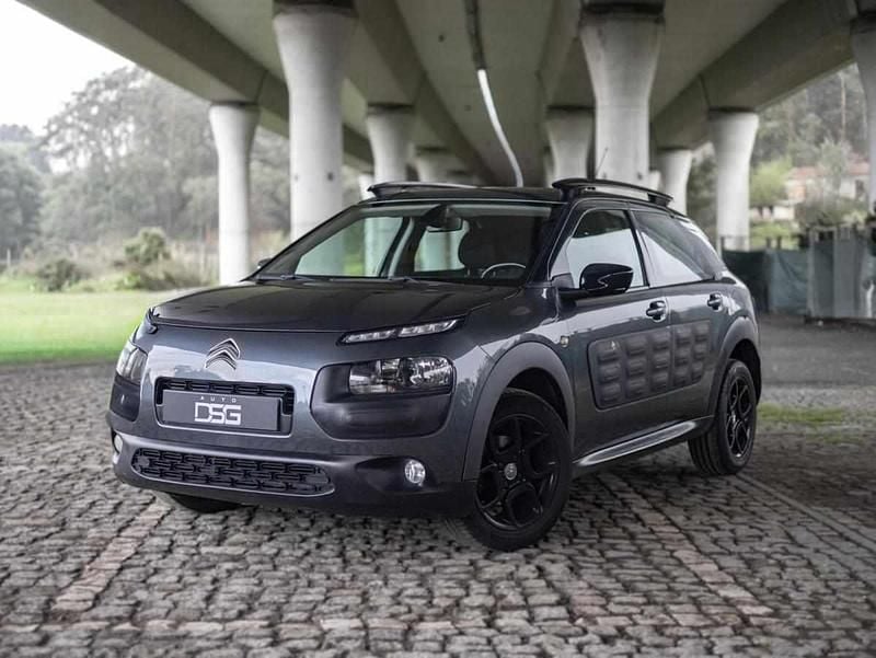 Usado Citroën C4 Cactus 114 HP (83 kW) 2014 Cinzento Citadino
