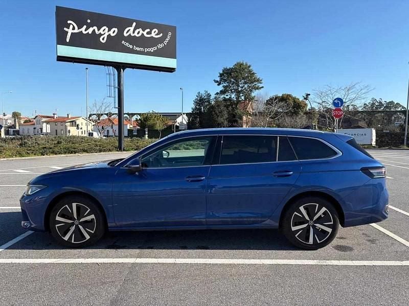Azul Usado 2024 VW Passat Carrinha | € 38.800 - Imagem 1/4