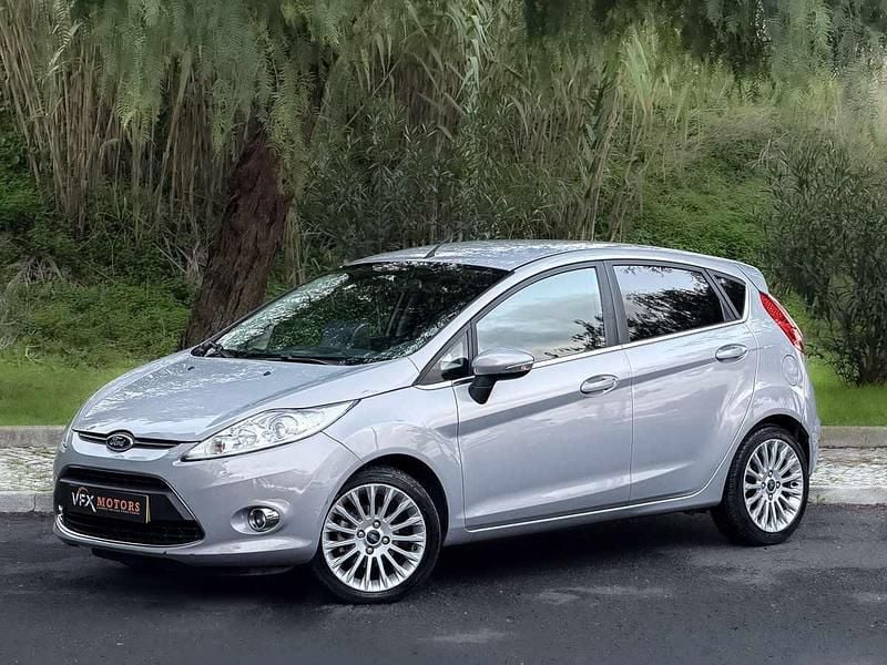 Cinzento Usado 2011 Ford Fiesta Carrinha | € 8.950 (Caro) - Imagem 1/4