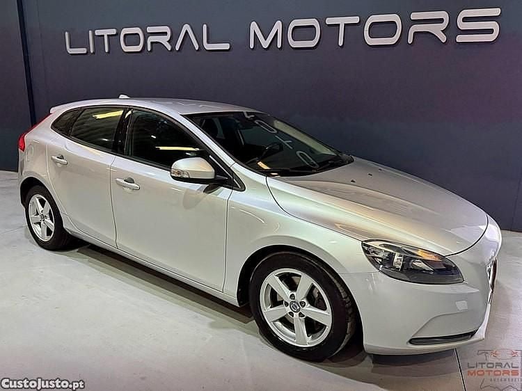 Cinza Usado 2014 Volvo V40 Momentum Carrinha | € 13.900 (Preço justo) - Imagem 1/1