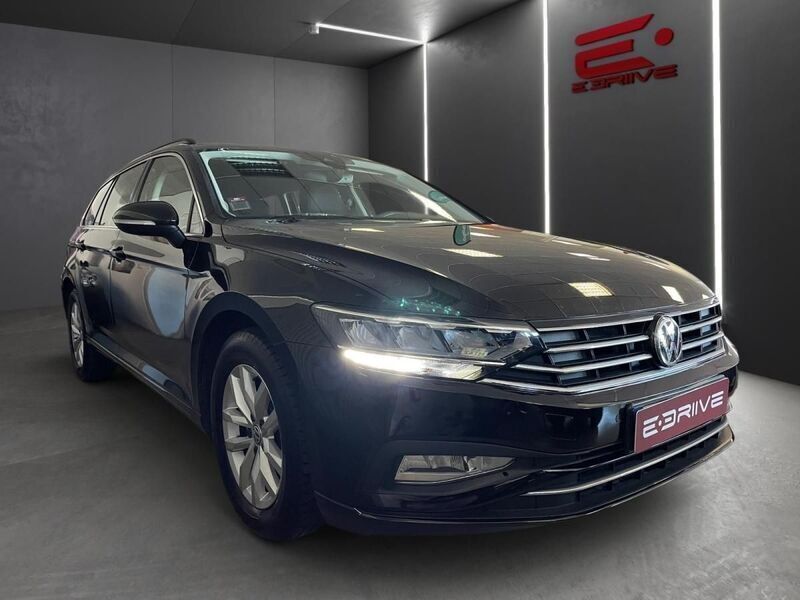 Usado VW Passat 120 HP (88 kW) 2020 Preto Sedan