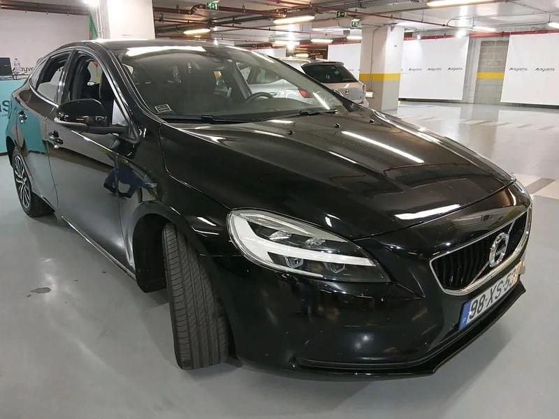 Preto Usado 2019 Volvo V40 Momentum Carrinha | € 18.900 (Preço justo) - Imagem 1/1