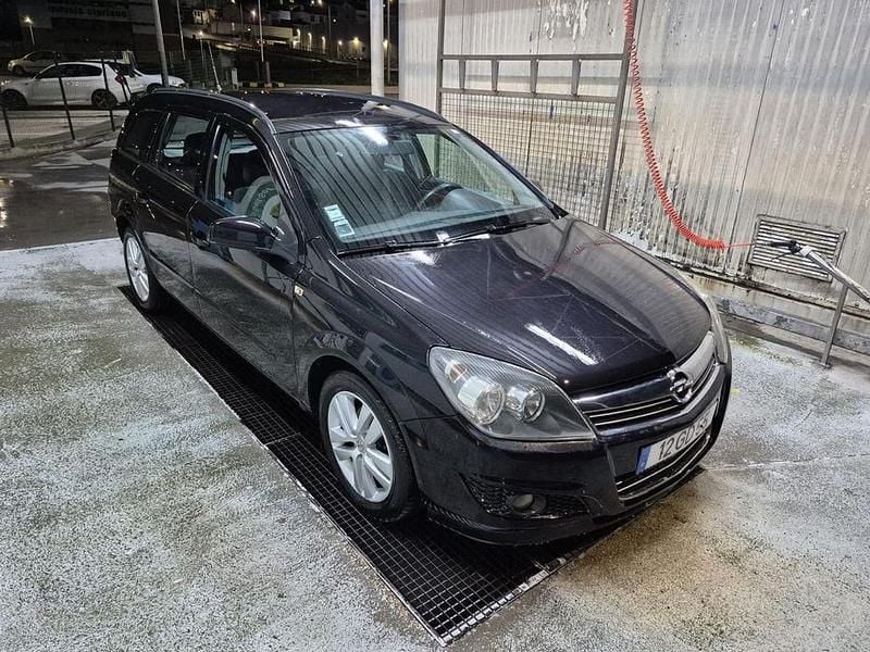 Usado Opel Astra 90 HP (66 kW) 2008 Sedan