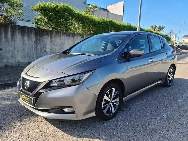 Cinzento Usado 2020 Nissan Leaf Acenta Citadino | € 12.500 (Preço justo) - Imagem 1/4
