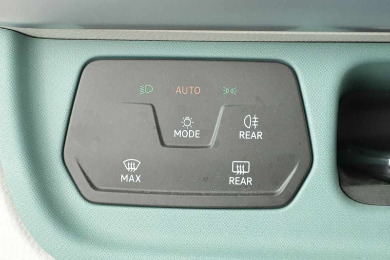 Verde Usado 2023 VW ID. Buzz Pro Van | € 37.990 - Imagem 1/4