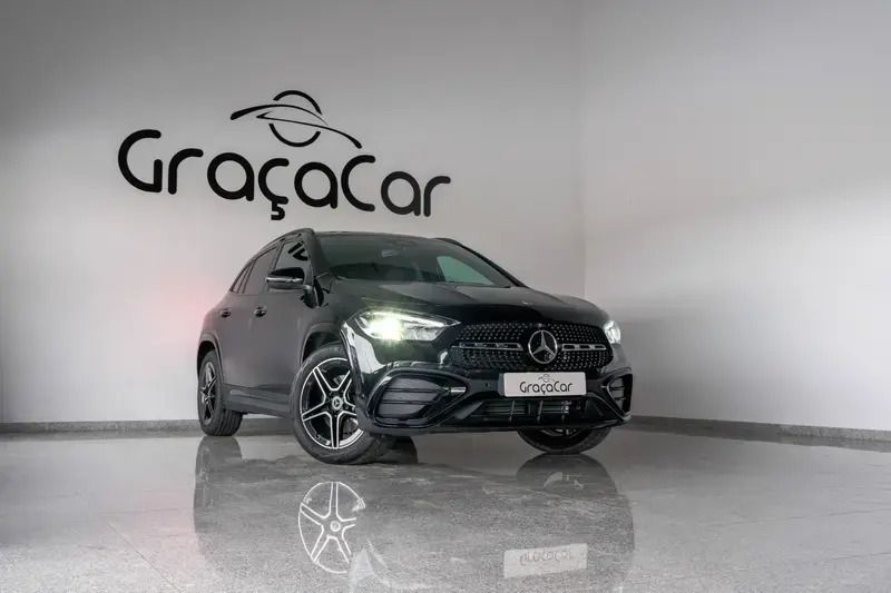 Preto Novo 2025 Mercedes GLA200 AMG line SUV | € 55.300 - Imagem 1/4