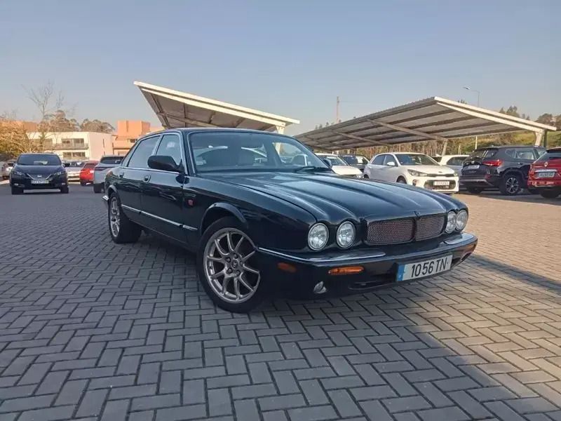Usado Jaguar XJ6 245 HP (180 kW) 2002 Preto Sedan