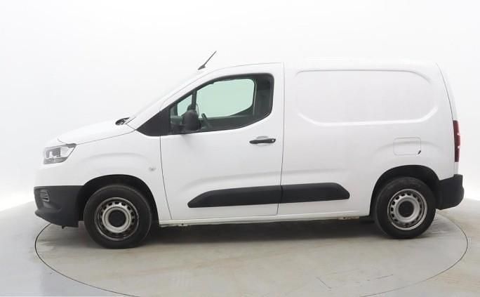 Usado Toyota Proace 102 HP (75 kW) 2021 Branco Monovolume