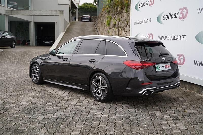 Usado Mercedes C300 AMG line 265 HP (194 kW) 2022 Cinza antracite Carrinha