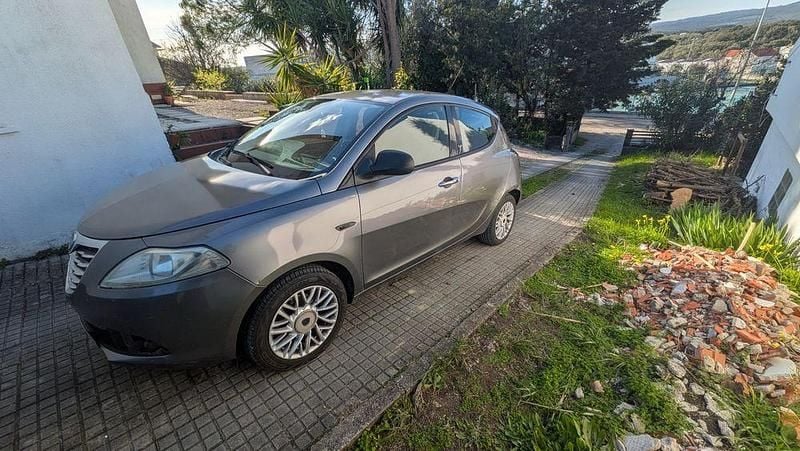 Usado Lancia Ypsilon 69 HP (50 kW) 2014 Citadino