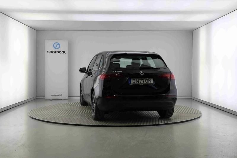Usado Mercedes B250e 218 HP (160 kW) 2024 Preto Monovolume