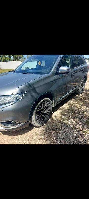 Cinzento Usado 2016 Mitsubishi Outlander SUV | € 21.000 (Caro) - Imagem 1/4