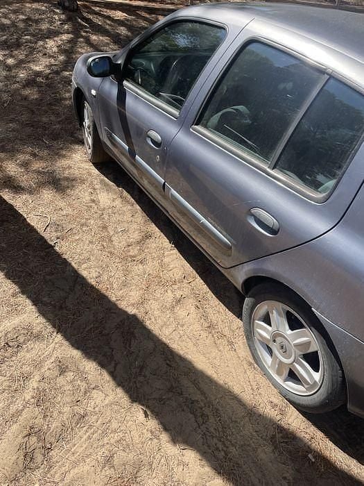 Usado Renault Clio II 85 HP (62 kW) 2005 Sedan