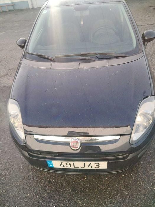 Usado Fiat Punto 90 HP (66 kW) 2011 Sedan