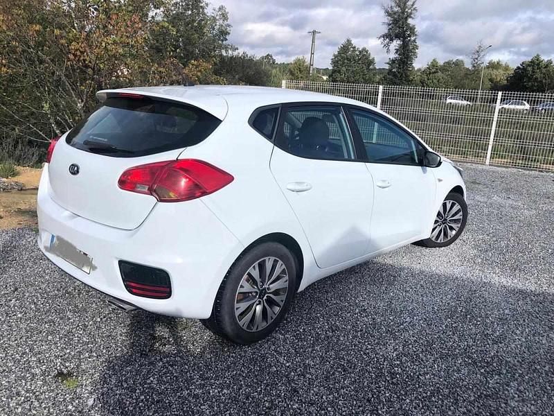 Usado Kia Ceed 90 HP (66 kW) 2016 Branco Citadino