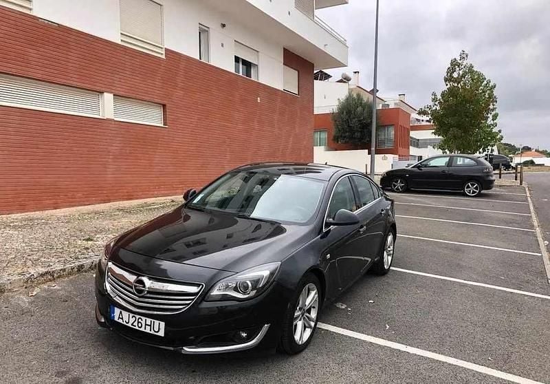 Usado Opel Insignia 140 HP (102 kW) 2014 Preto