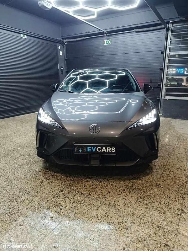 Cinzento Usado 2023 MG MG4 EV Citadino | € 22.950 (Preço justo) - Imagem 1/4