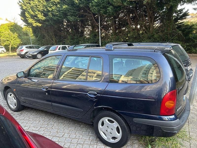 Usado 2000 Renault Mégane Sedan | € 1.500 - Imagem 1/4