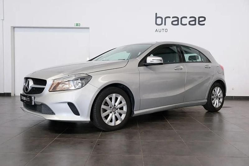 Cinza Usado 2016 Mercedes A160 Style | € 15.750 (Preço justo) - Imagem 1/4