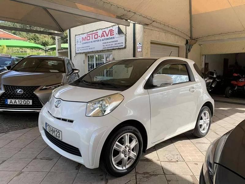 Usado Toyota iQ 68 HP (50 kW) 2009 Branco Citadino