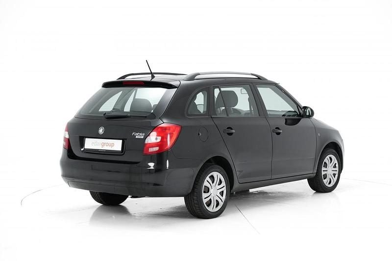 Usado Skoda Fabia 70 HP (51 kW) 2010 Preto Carrinha